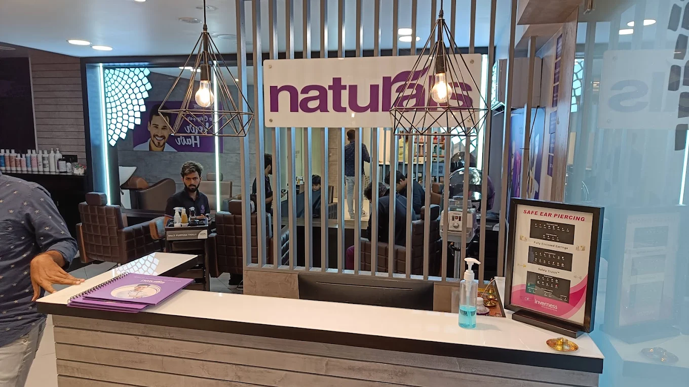 Naturals Salon